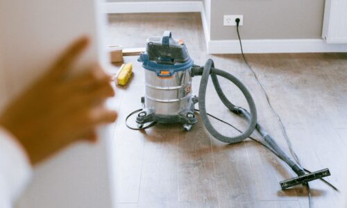 Industrial vacuum cleaner in a newly renovated apartment for a spotless finish. - Photo by La Miko on Pexels